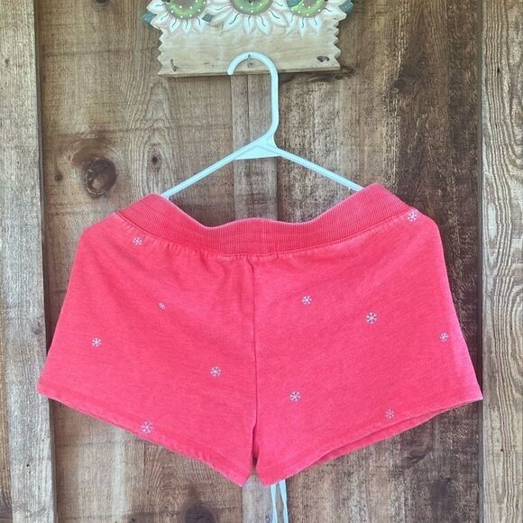 P.J. Salvage
Joyful Spirit Snowflake Red-hot Short - Picture 4 of 9